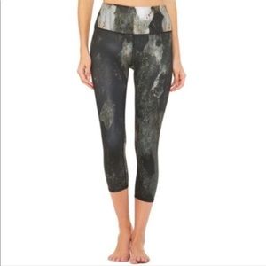 Alo yoga Airbrush High Waist Cropped Leggings Capri Canyon Size XSmall